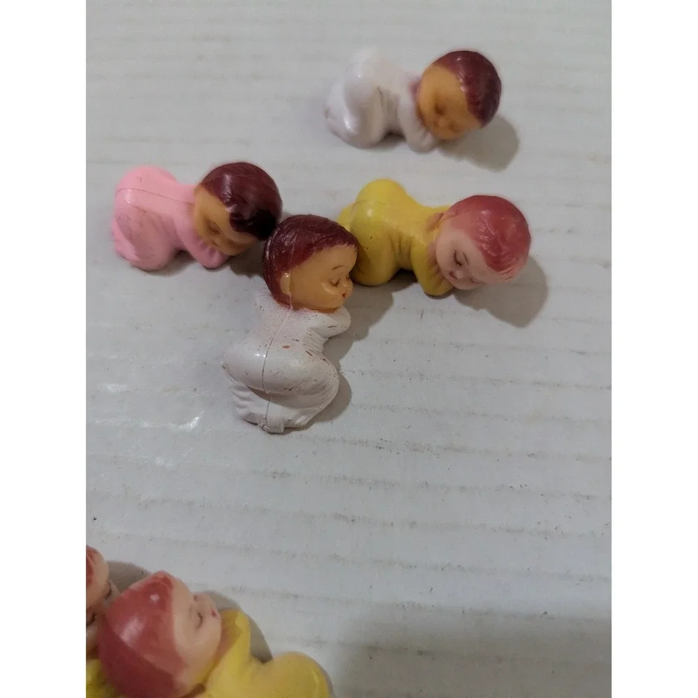 Vintage Hard Plastic Miniature Sleeping Baby 25 Pieces Pink Yellow White 1 Inch
